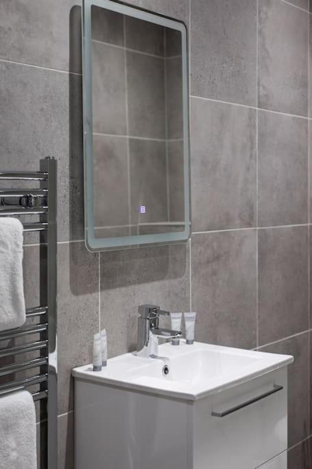 Luxury, Sleeps 6, City Centre بلفاست المظهر الخارجي الصورة